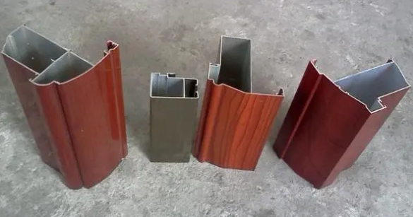 很多年輕人對(duì)于木紋異型材都并不看重