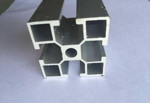 如何避免工業(yè)鋁材生產(chǎn)時表面出現(xiàn)油痕呢？