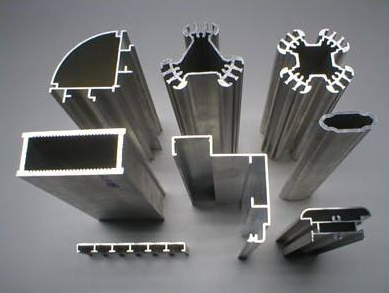 工作臺(tái)采用工業(yè)鋁材有什么優(yōu)勢(shì)以及工業(yè)鋁材切割時(shí)需要注意什么？